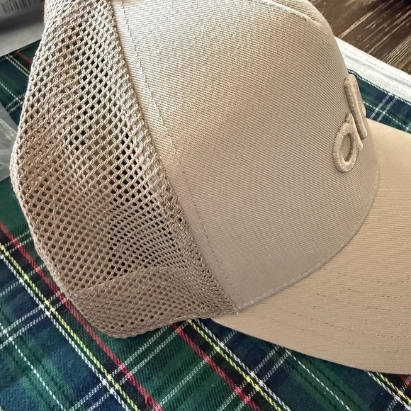 ALO Yoga Tan Baseball Cap - Picture 3 of 4